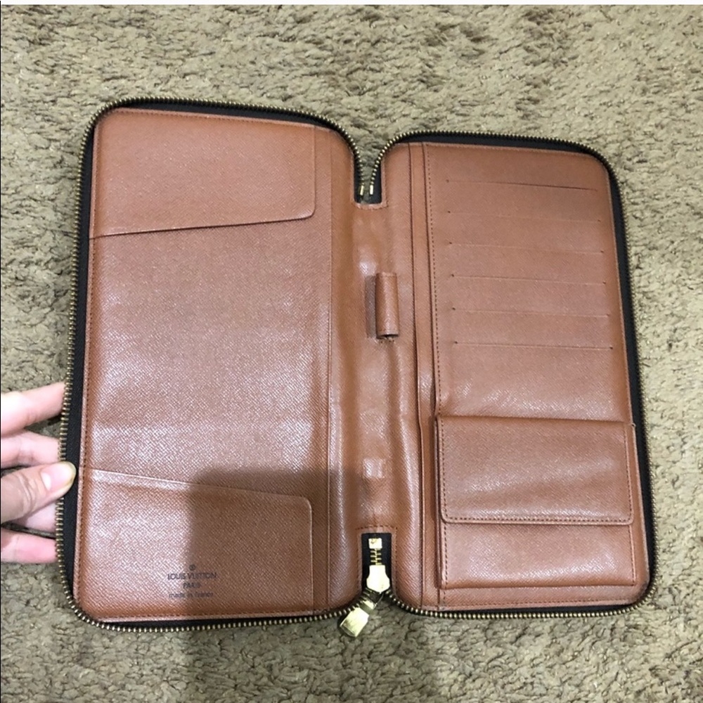 Louis Vuitton escapade travel large wallet